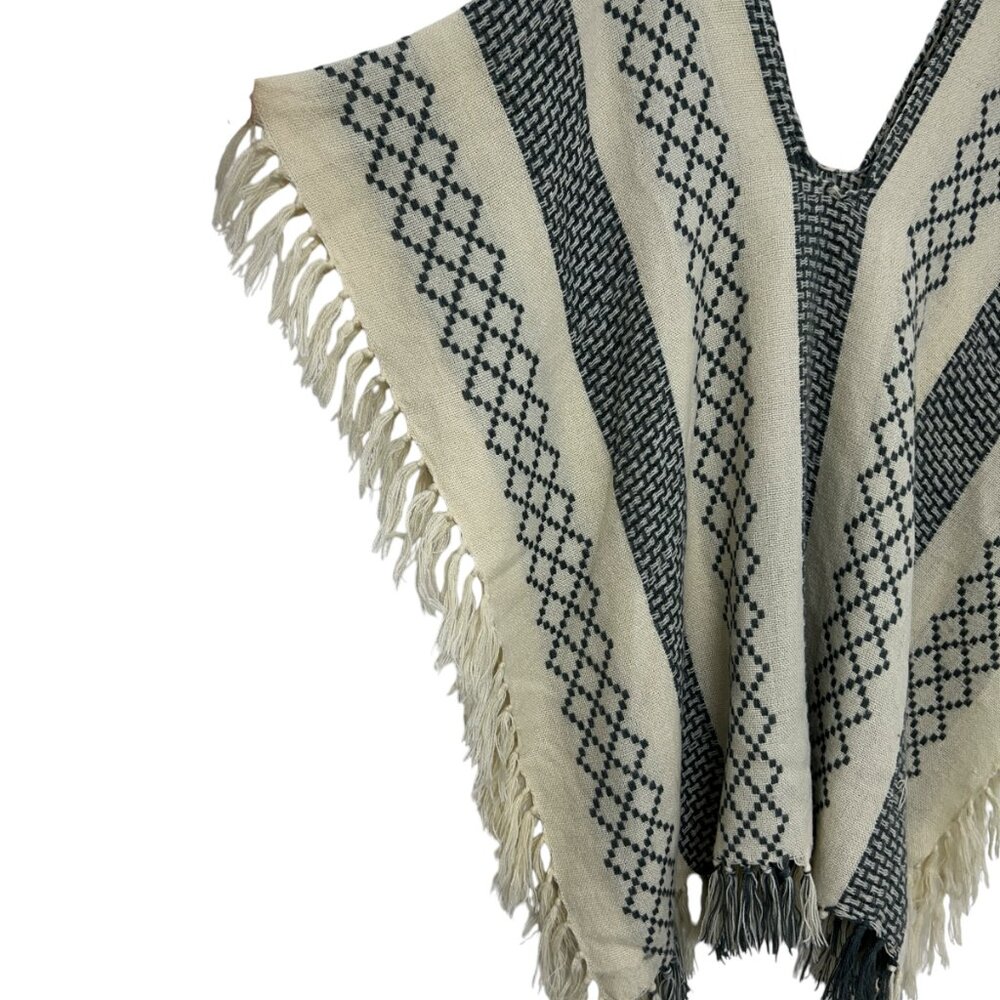 Free people Woven Pattern Boho Fringe Poncho Women's OSFA - Picture 4 of 6